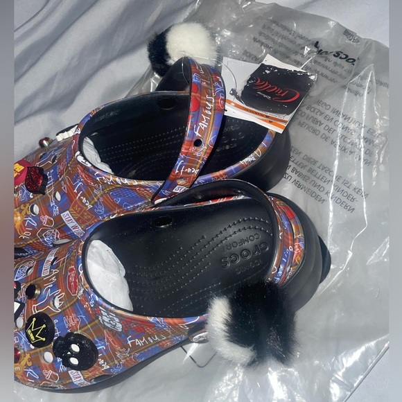 Disney Cruella De Vil Crocs and Jibbitz set - Picture 4 of 5